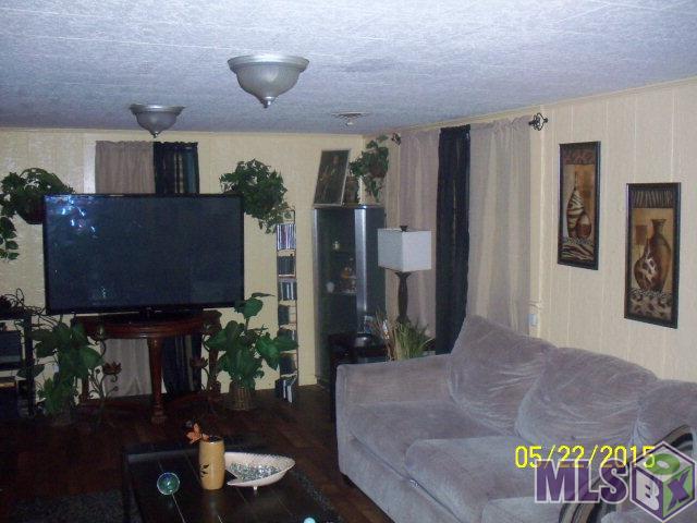 113 St Louis Street Raceland, LA 70394 - Photo 2 of 9 Living Room