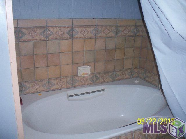 113 St Louis Street Raceland, LA 70394 - Photo 7 of 9 Bath