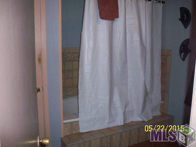 113 St Louis Street Raceland, LA 70394 - Photo 8 of 9 Bath