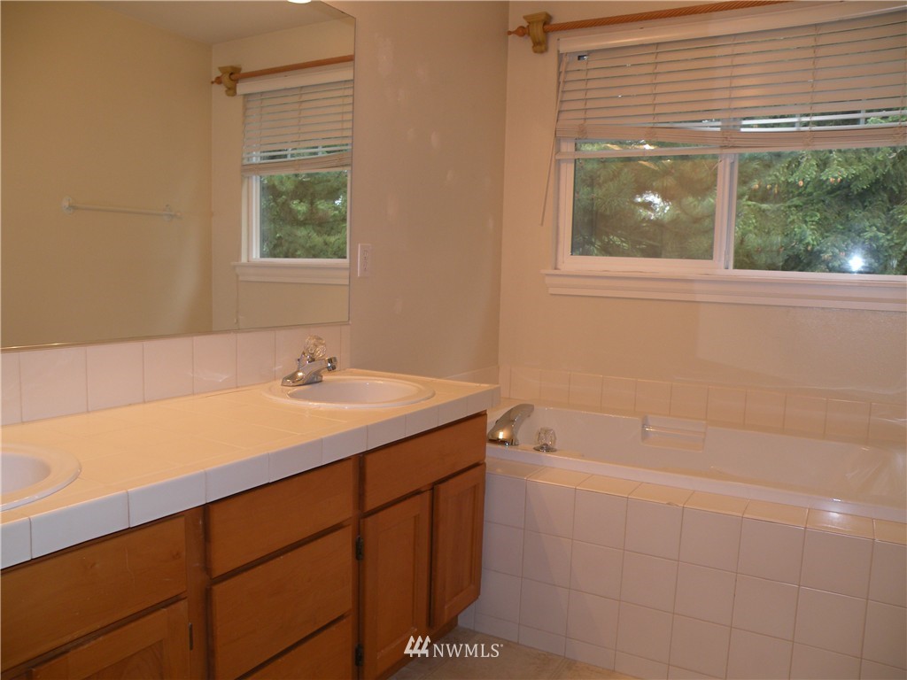 10849 Southeast 187th Lane Renton, WA 98055 - Photo 14 of 20 Gallery Image 14