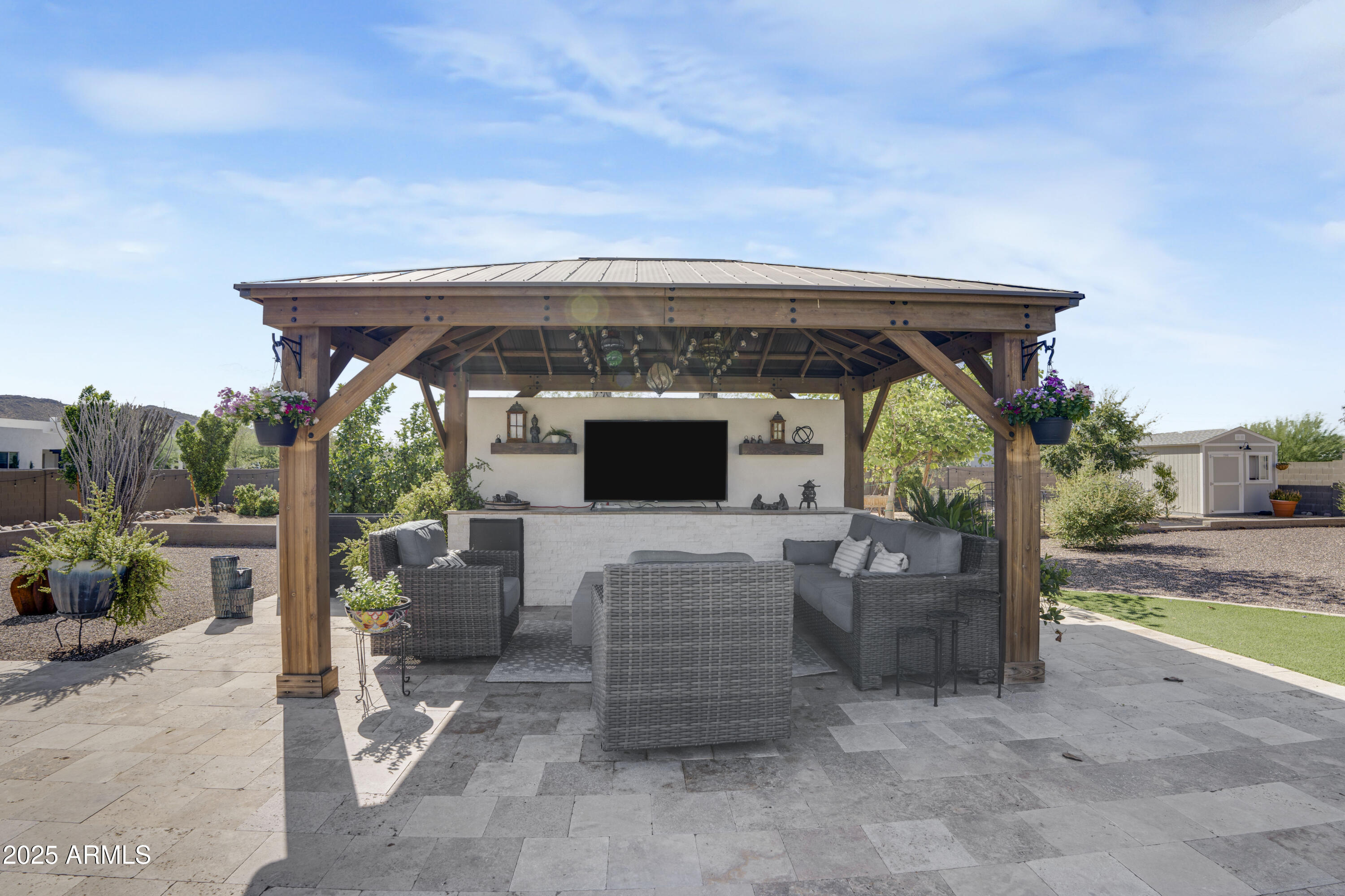 1011 West Carlise Road Phoenix, AZ 85086 - Photo 18 of 33 a view of outdoor seating space