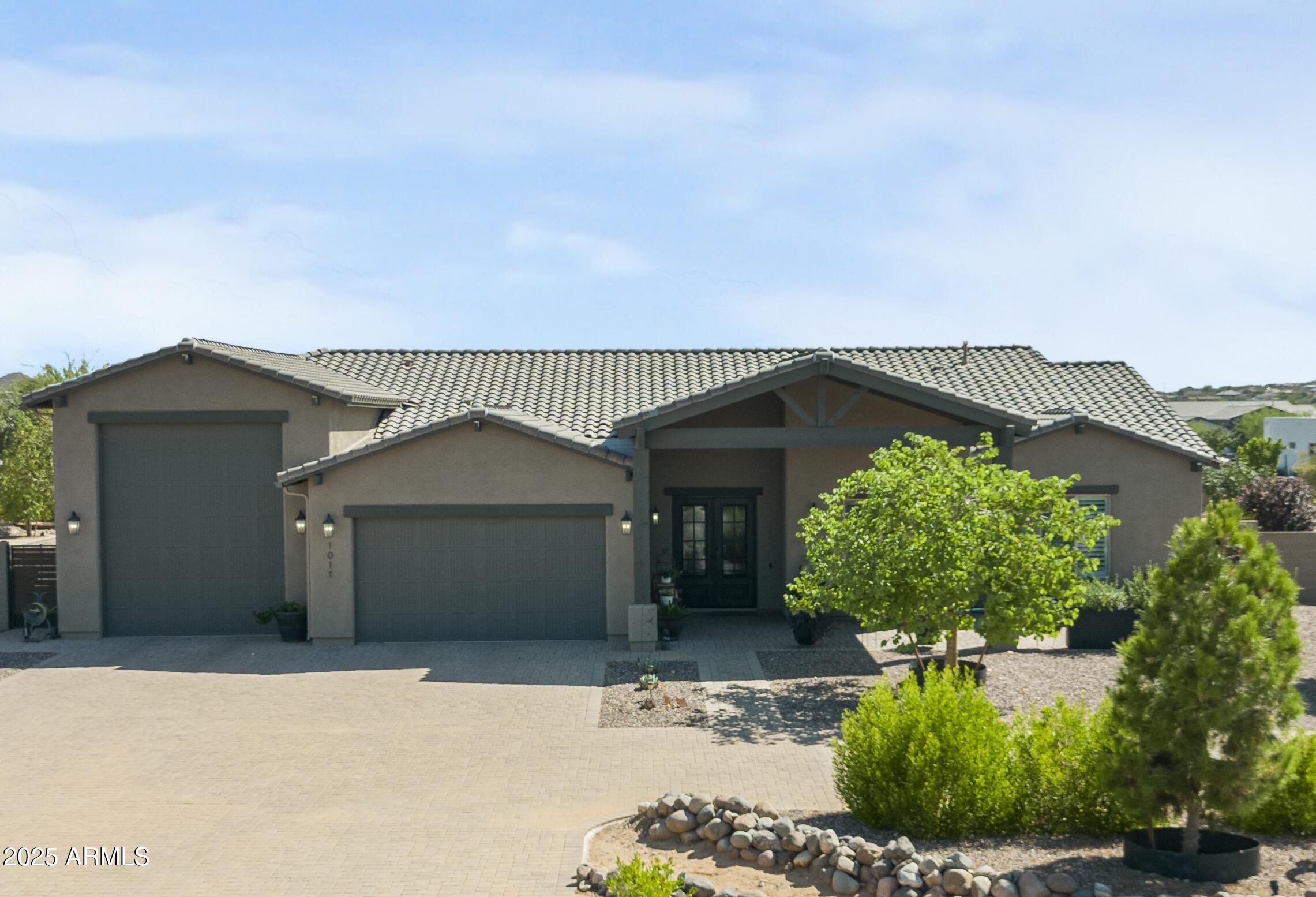 1011 West Carlise Road Phoenix, AZ 85086 - Photo 30 of 33 front view of a house with a yard