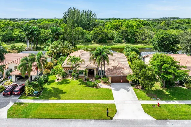 a view of a garden with a fountain