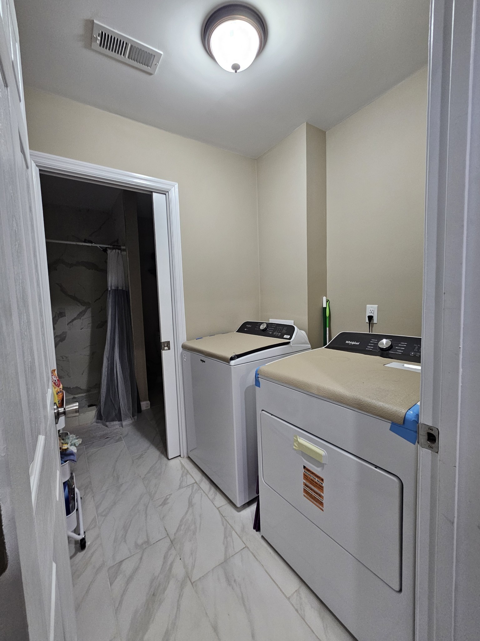 107 Gentry Street Tullahoma, TN 37388 - Photo 31 of 34 a utility room with dryer and washer