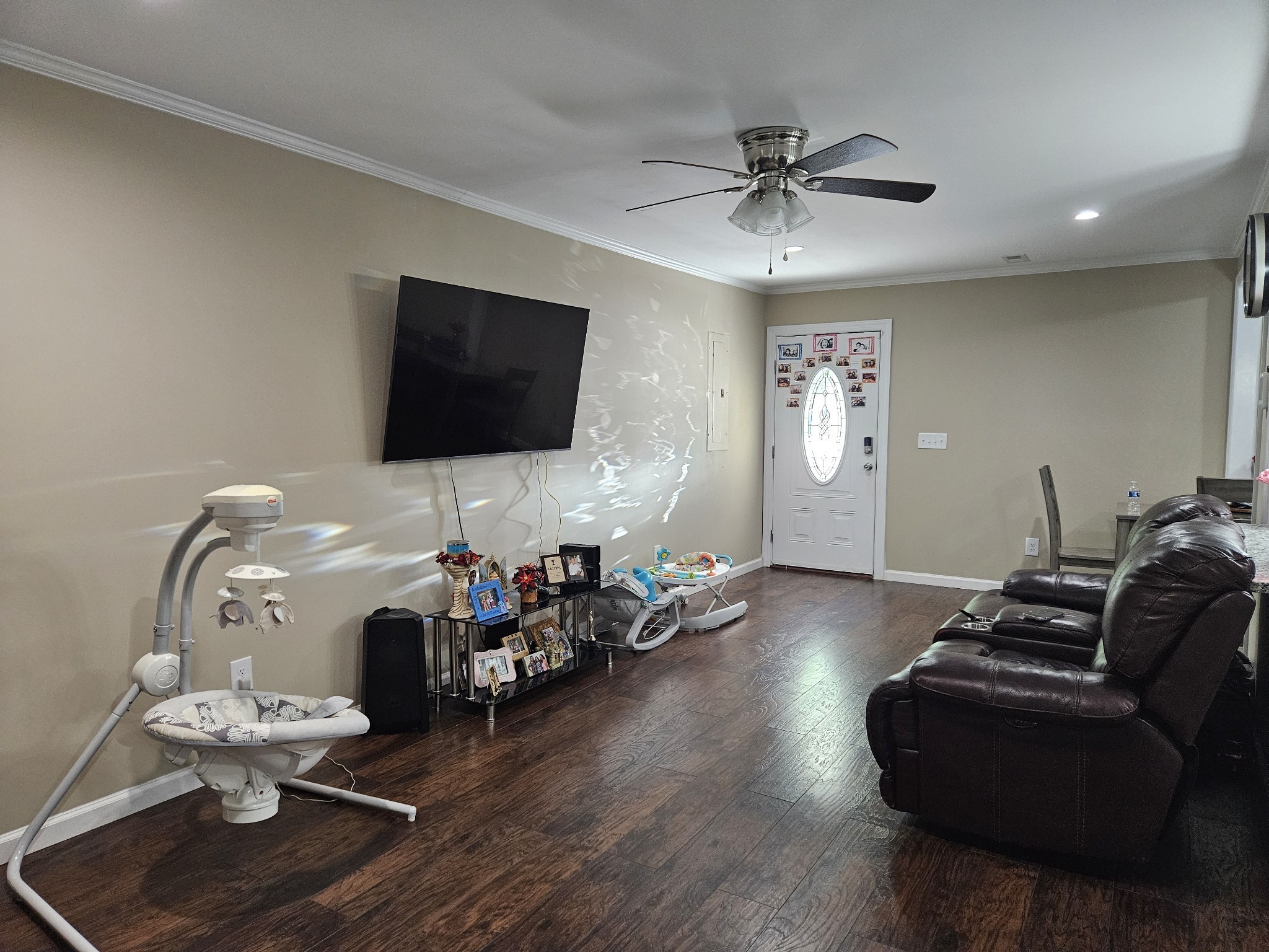 107 Gentry Street Tullahoma, TN 37388 - Photo 32 of 34 a living room with furniture and a flat screen tv