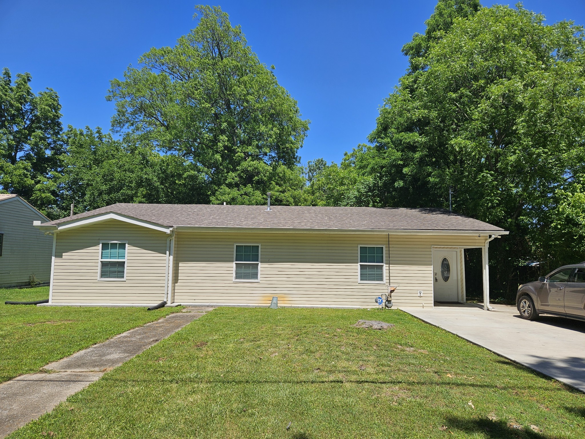 107 Gentry Street Tullahoma, TN 37388 - Photo 5 of 34 a front view of a house with a garden