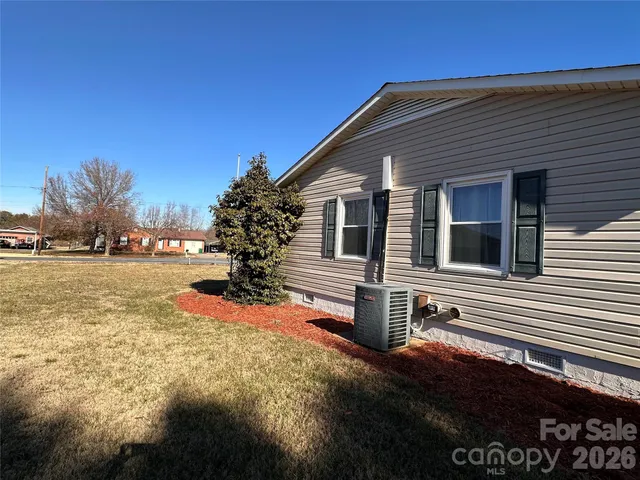 a view of house with yard