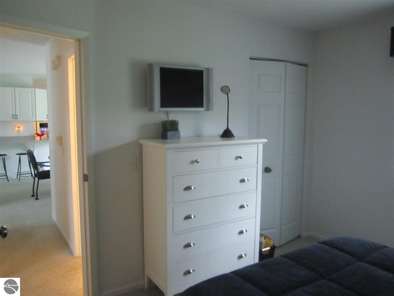 1516 Ridge View Court Traverse City, MI 49686 - Photo 12 of 32 1787561-11.JPG