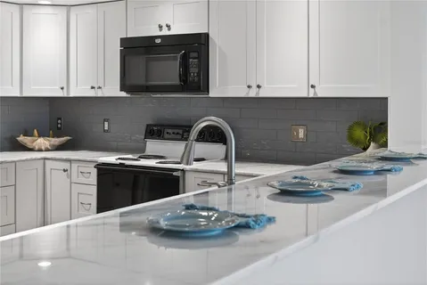 $499,000 | 138 1st Street East, Unit 302, St. Petersburg, FL 33715