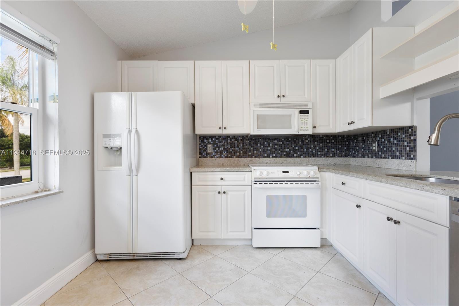 21314 Chinaberry Drive Boca Raton, FL 33428 - Photo 5 of 31