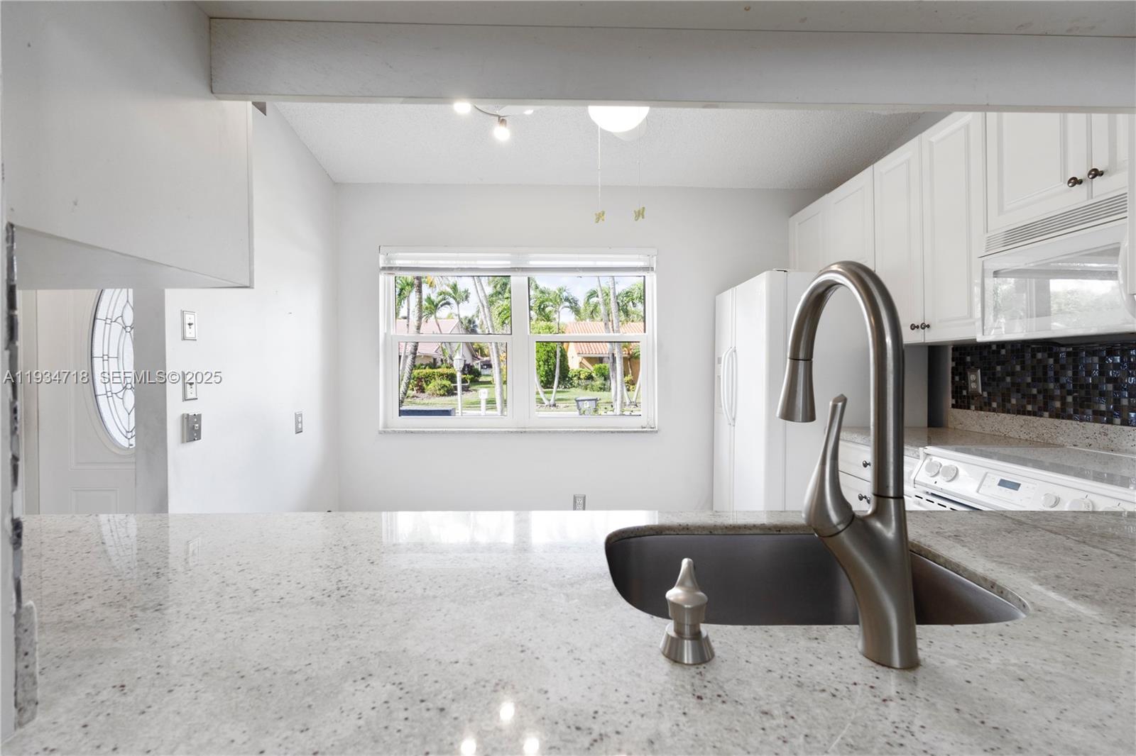 21314 Chinaberry Drive Boca Raton, FL 33428 - Photo 6 of 31