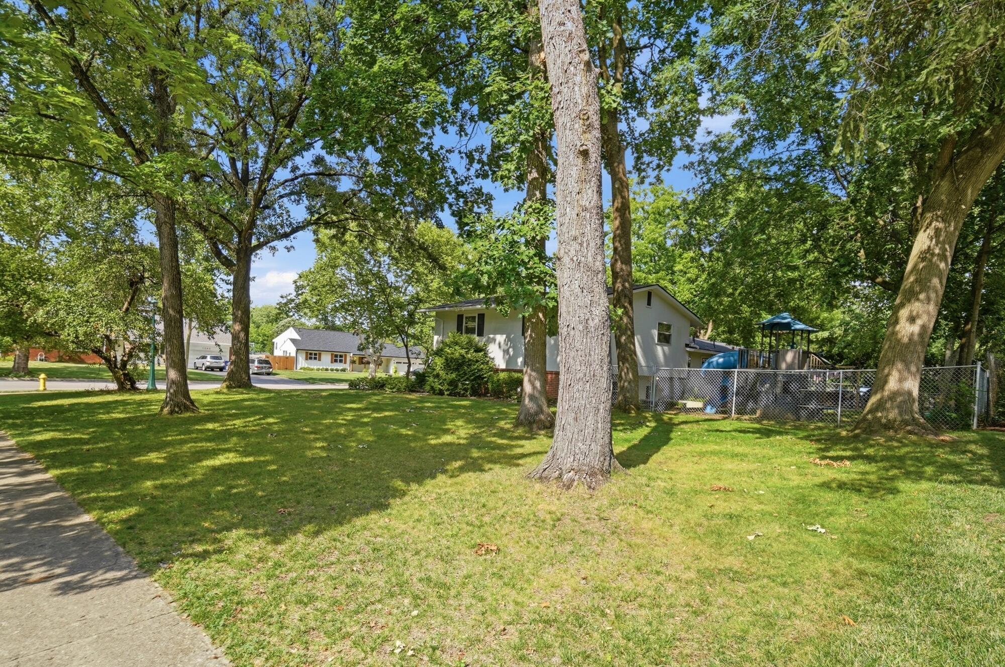 1381 Zollinger Road Columbus, OH 43221 - Photo 63 of 68 076