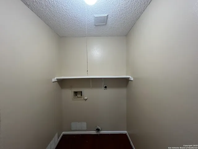 a view of utility room