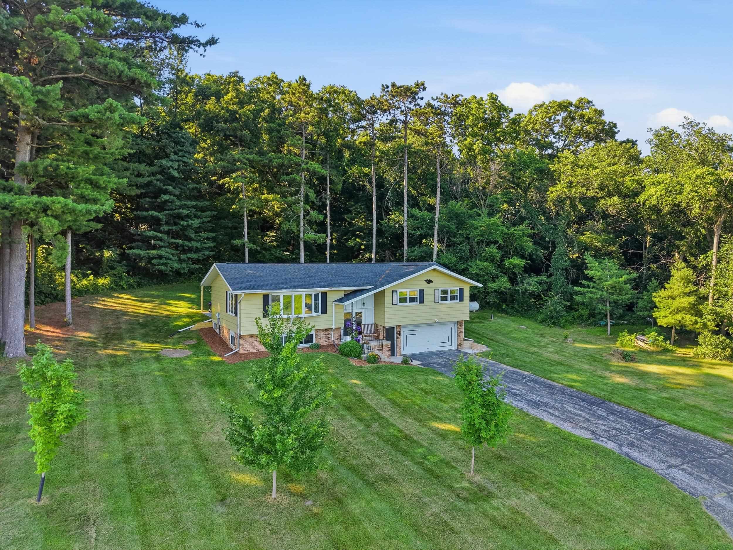 527 Peerless Road Belleville, WI 53508 - Photo 4 of 52