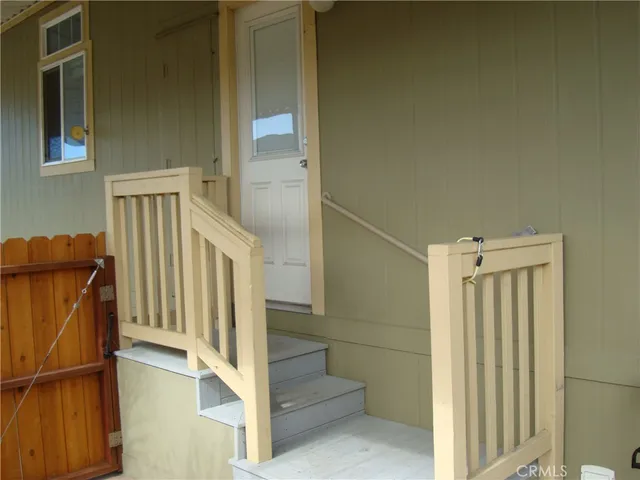 a view of entryway with a door