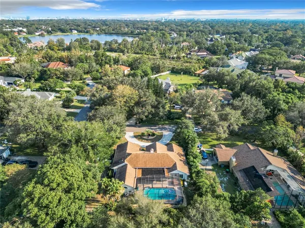 $990,000 | 8707 Fernwicke Court, Orlando, FL 32819