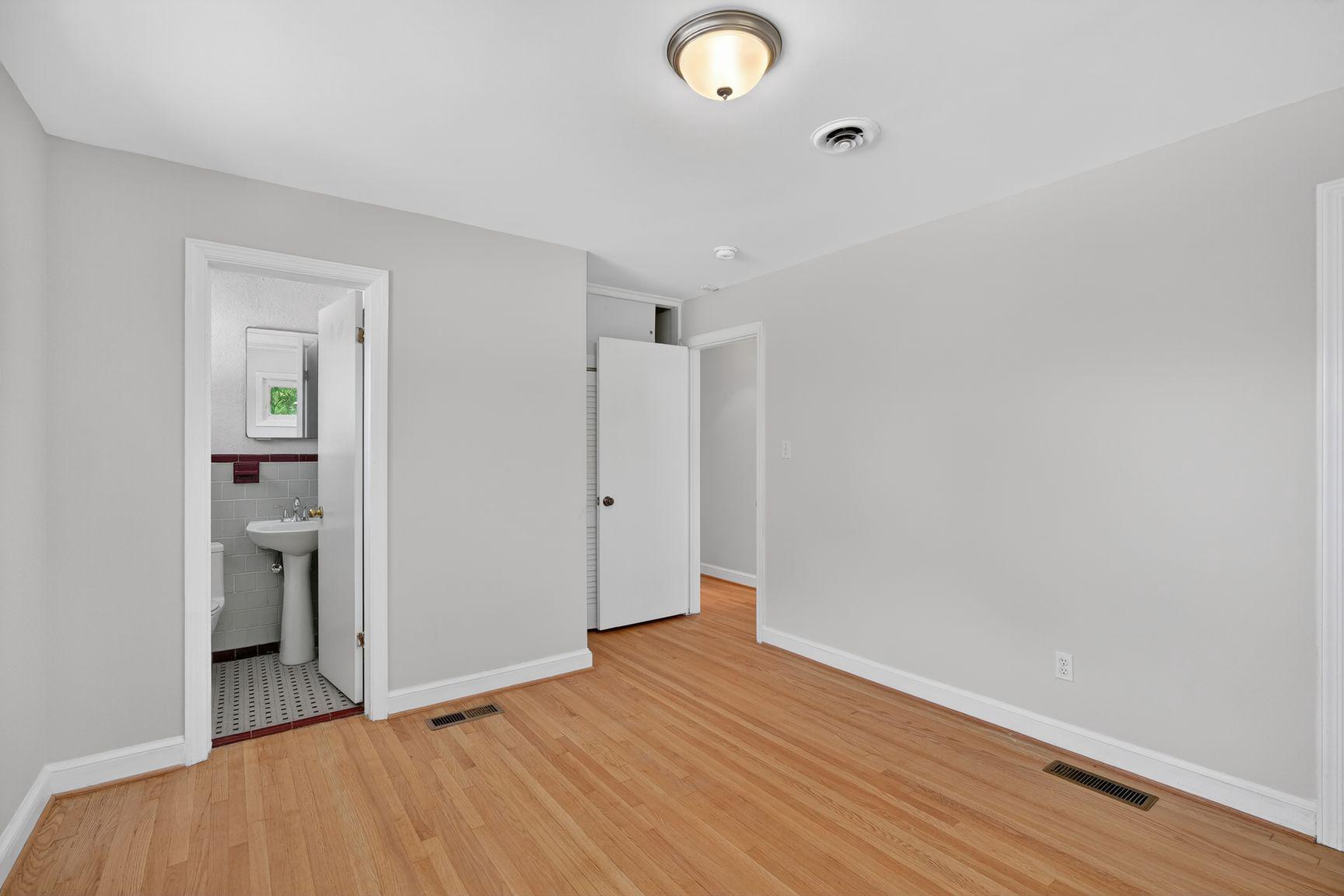 4202 Yates Road Beltsville, MD 20705 - Photo 13 of 31 Second Primary suite with full bath.