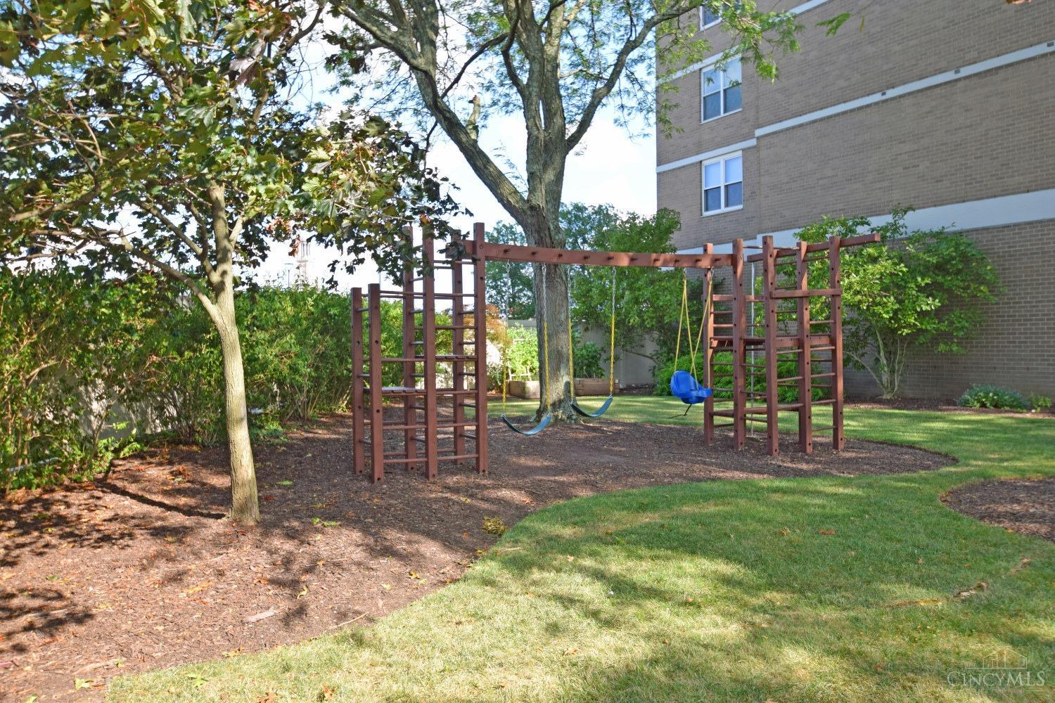 2444 Madison Road, Unit 909 Cincinnati, OH 45208 - Photo 22 of 35 Gallery Image 22