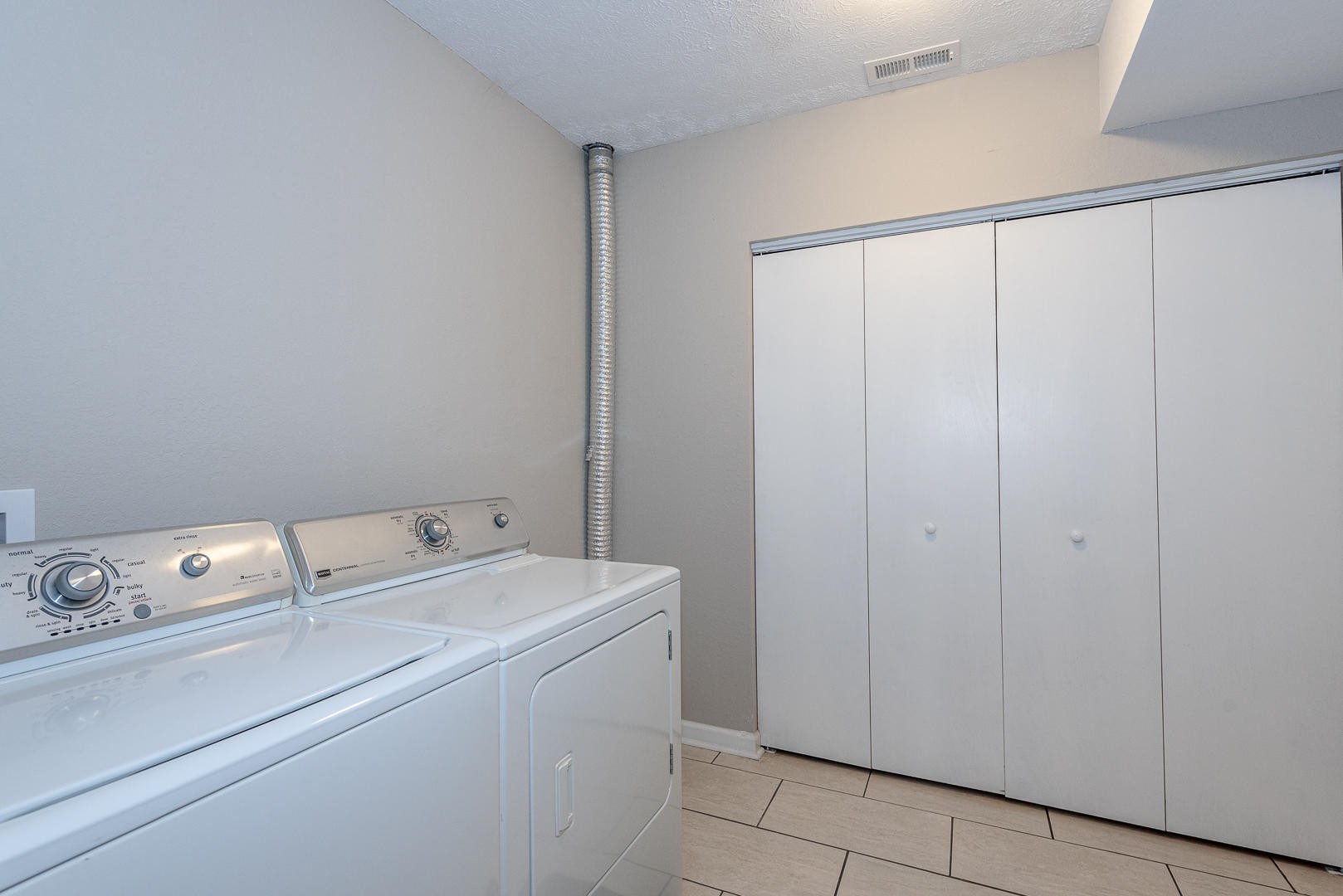 146 Cumberland View Drive Oak Ridge, TN 37830 - Photo 29 of 35 a utility room with dryer and washer