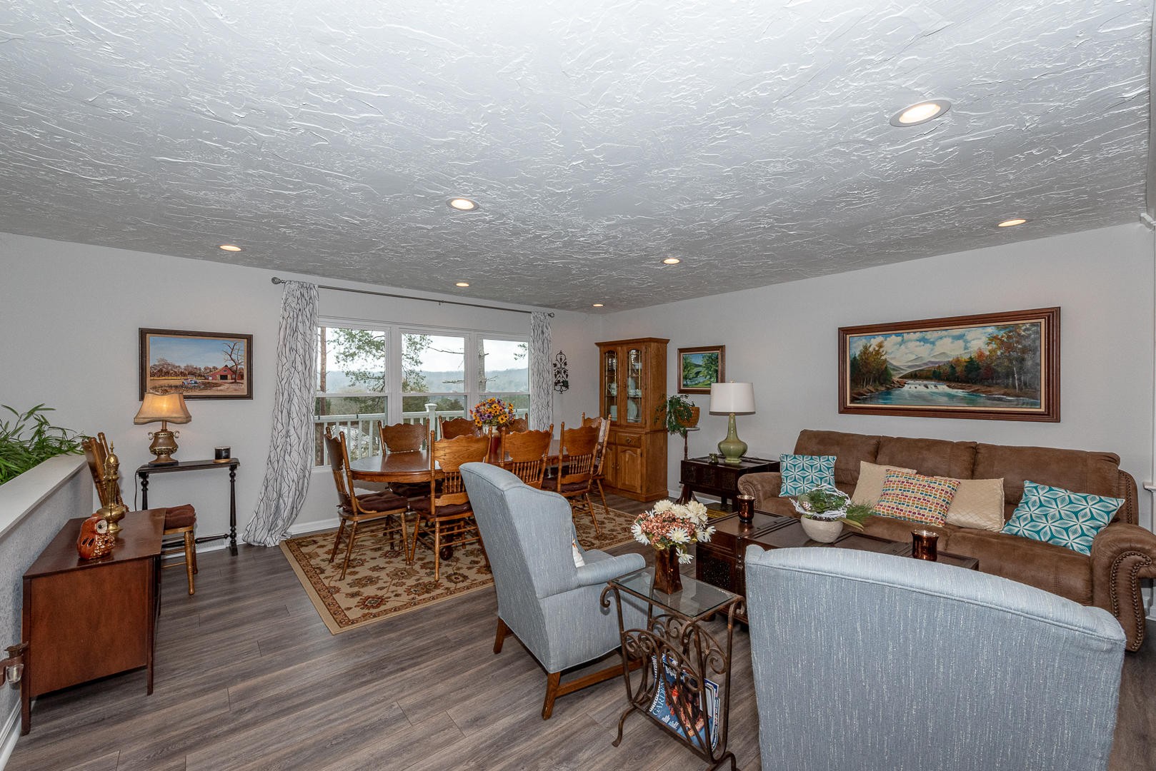 146 Cumberland View Drive Oak Ridge, TN 37830 - Photo 6 of 35 a living room with furniture and a large window