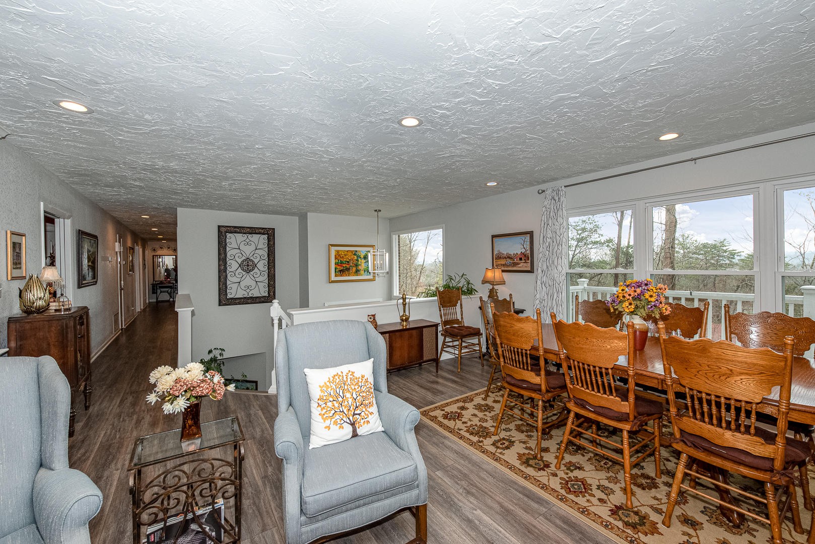 146 Cumberland View Drive Oak Ridge, TN 37830 - Photo 8 of 35 a living room with furniture and a large window