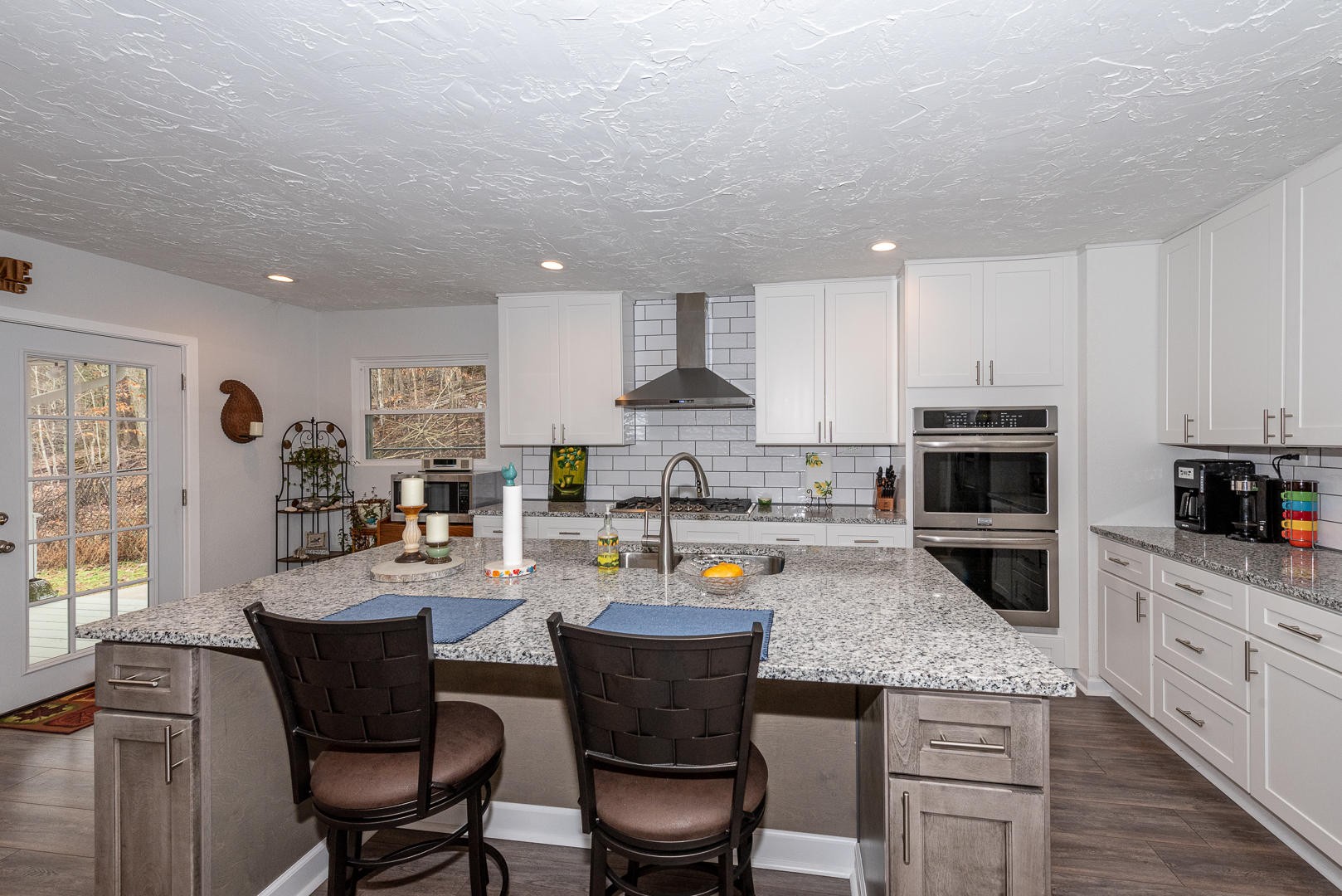 146 Cumberland View Drive Oak Ridge, TN 37830 - Photo 10 of 35 a kitchen with a dining table chairs and microwave