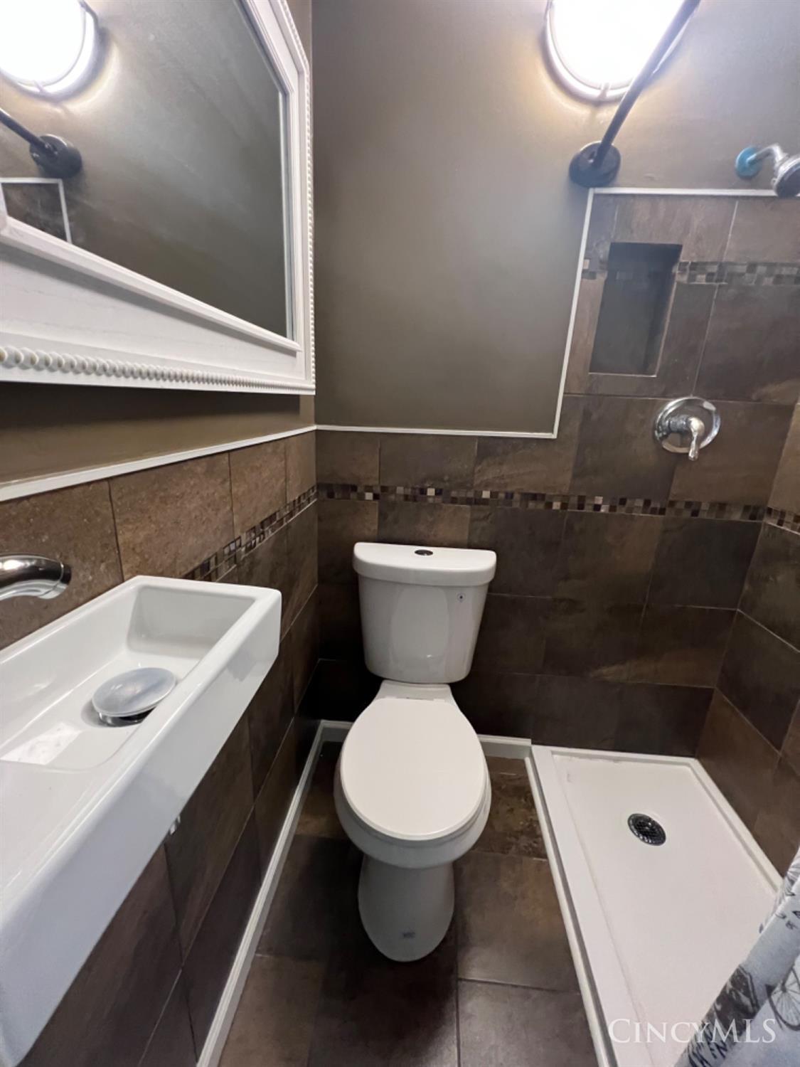 6940 Rutherford Court Cincinnati, OH 45239 - Photo 11 of 32 Gallery Image 11