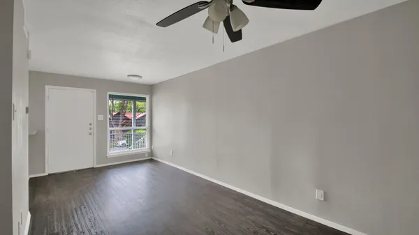 $995 | 4406 Avenue C, Unit 205, Austin, TX 78751