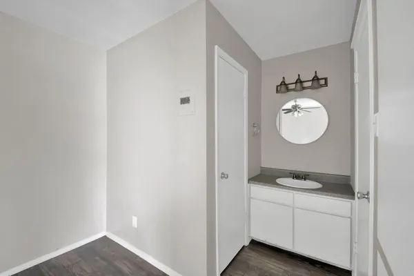 $995 | 4406 Avenue C, Unit 205, Austin, TX 78751