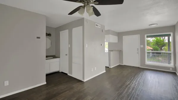 $995 | 4406 Avenue C, Unit 205, Austin, TX 78751