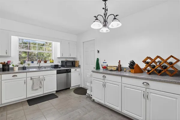 $2,300 | 4604 Northwest 44th Place, Gainesville, FL 32606