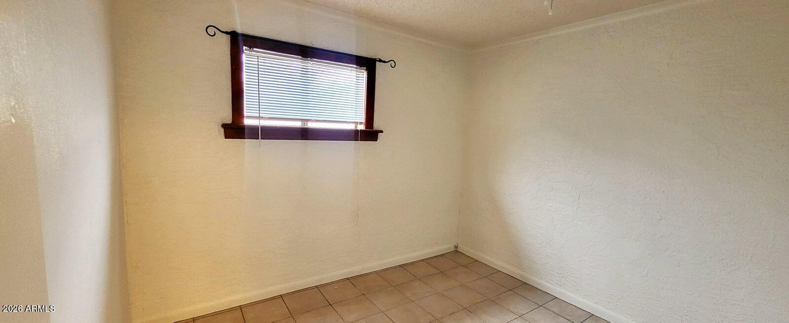 1125 South Stratton Lane Tempe, AZ 85281 - Photo 5 of 10 a small space with a window