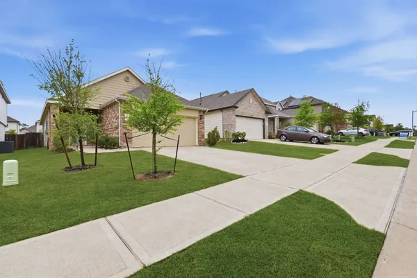 $1,745 | 2914 Lawrence Park, Conroe, TX 77304