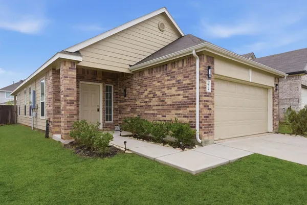 $1,745 | 2914 Lawrence Park, Conroe, TX 77304