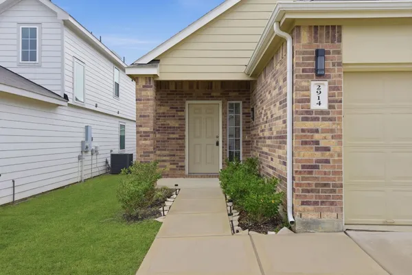 $1,745 | 2914 Lawrence Park, Conroe, TX 77304