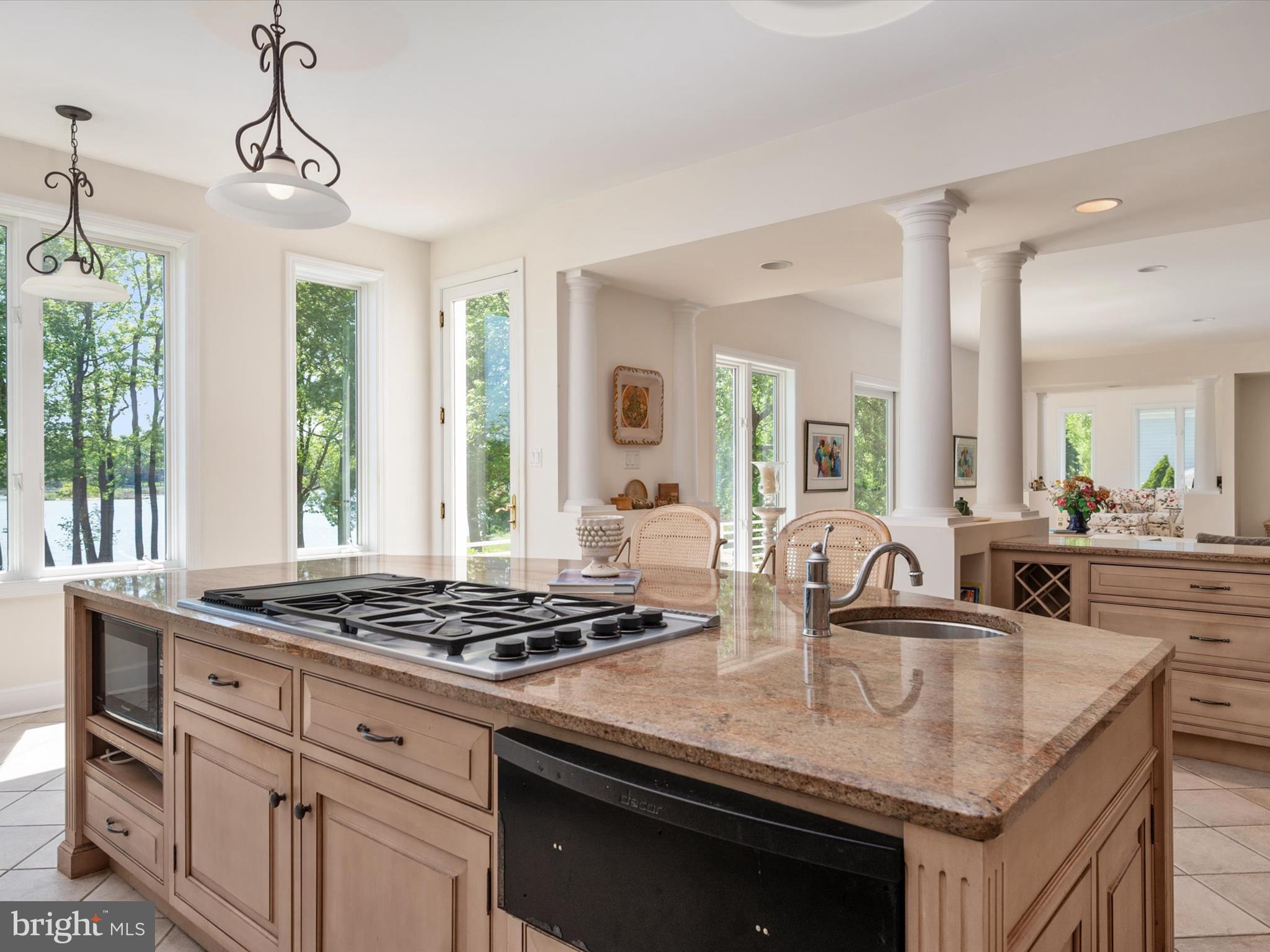 1237 Cherry Tree Lane Annapolis, MD 21403 - Photo 22 of 86 Gas cook top. Awesome views