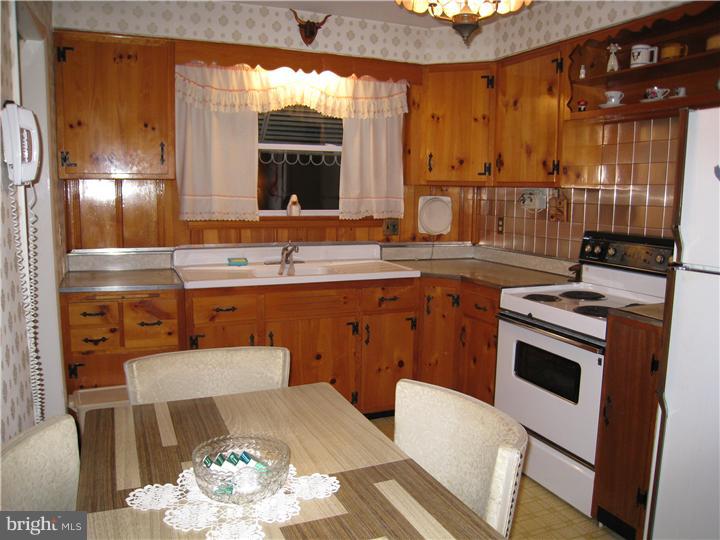 441 Kennerly Road Springfield, PA 19064 - Photo 2 of 14 Kitchen