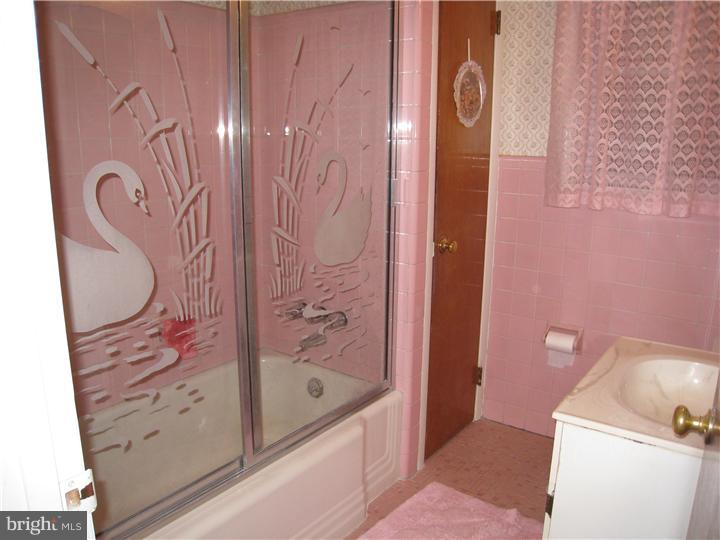 441 Kennerly Road Springfield, PA 19064 - Photo 12 of 14 Bathroom