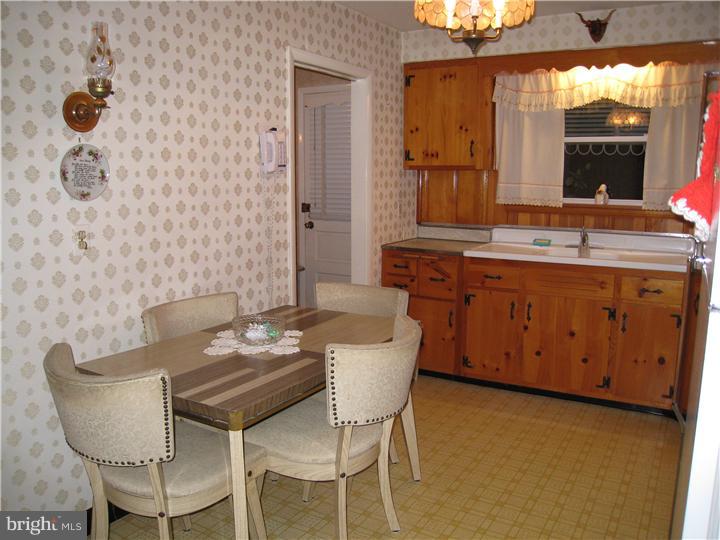 441 Kennerly Road Springfield, PA 19064 - Photo 3 of 14 Kitchen