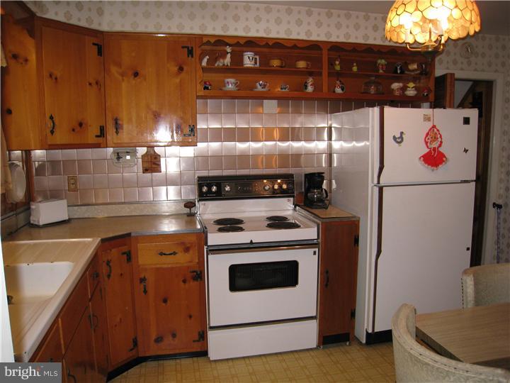 441 Kennerly Road Springfield, PA 19064 - Photo 4 of 14 Kitchen