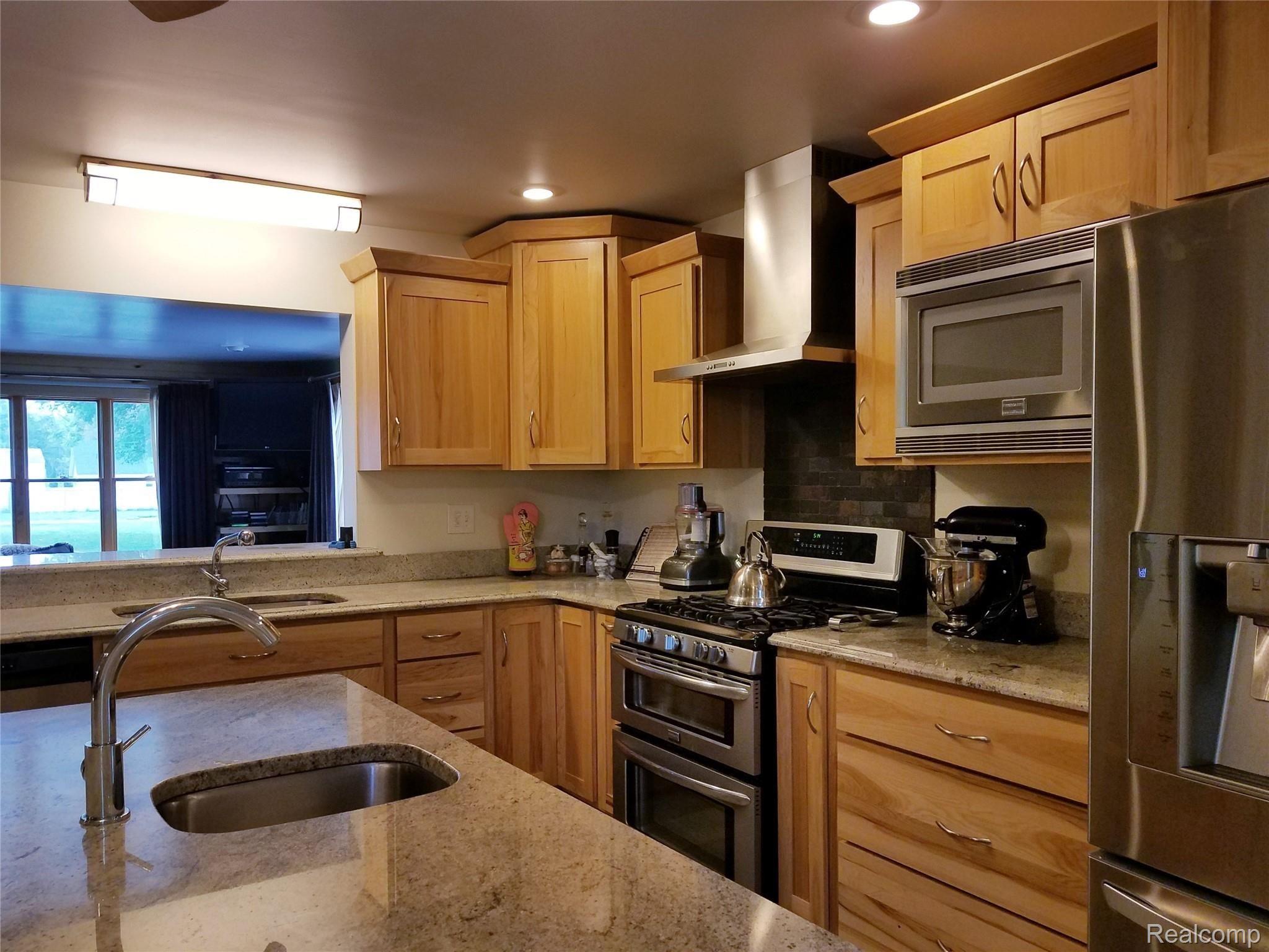 3211 North Belsay Road Flint, MI 48506 - Photo 37 of 62 All appliances included.jpg