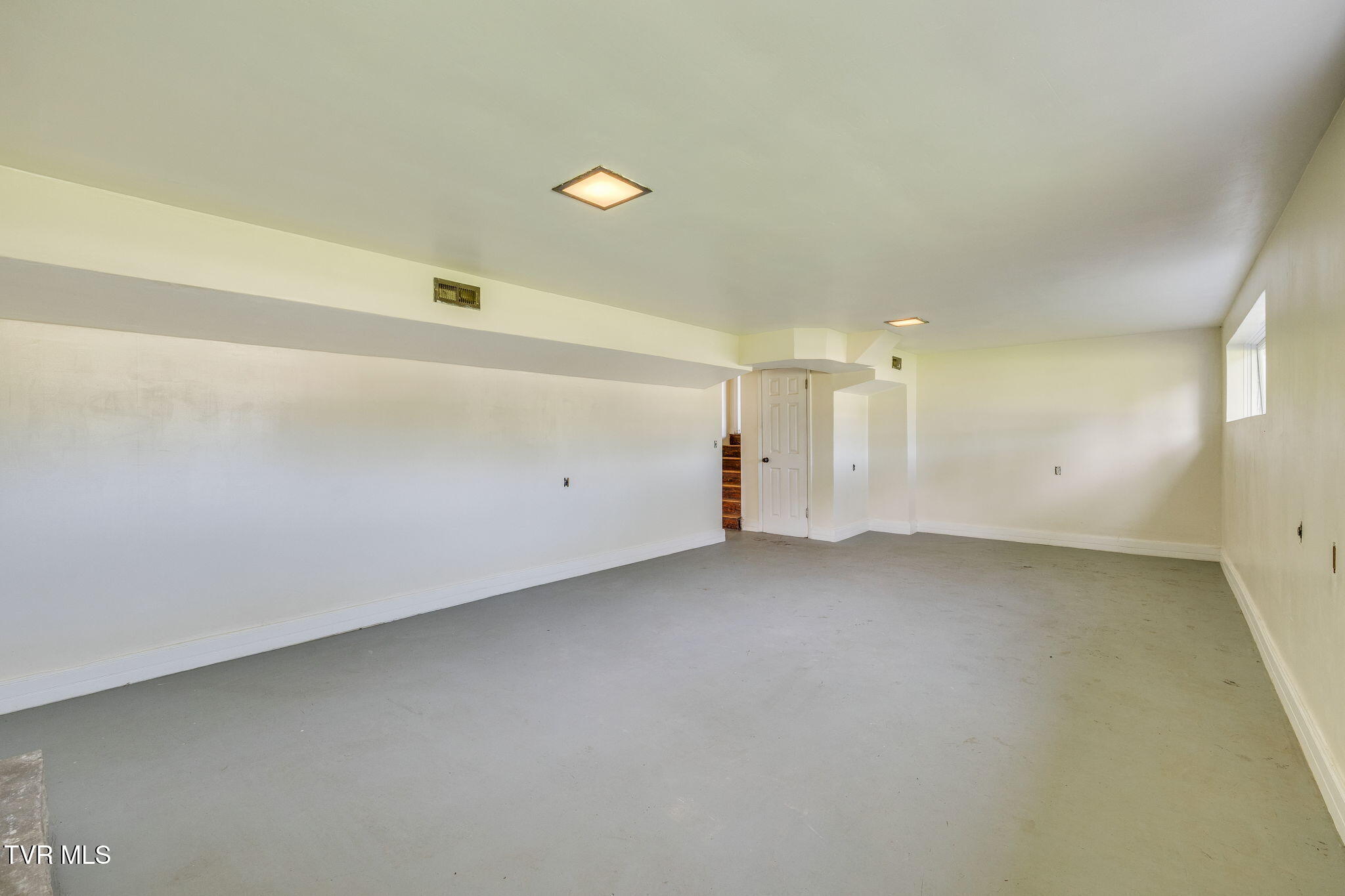 412 Colonial Heights Road Kingsport, TN 37663 - Photo 24 of 29 029