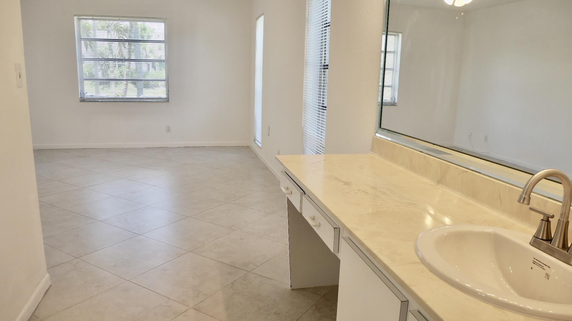 13638 Vía Flora, Unit D Delray Beach, FL 33484 - Photo 21 of 27 P1011204