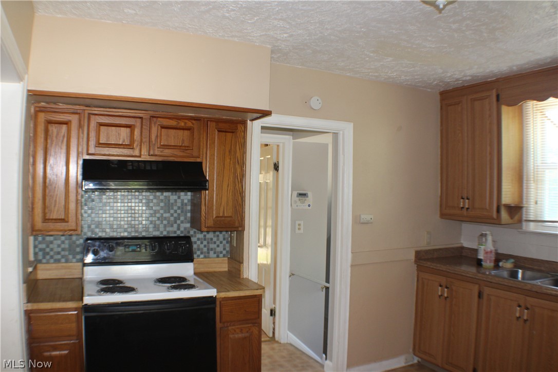 1079 Elbon Road Cleveland Heights, OH 44121 - Photo 9 of 29
