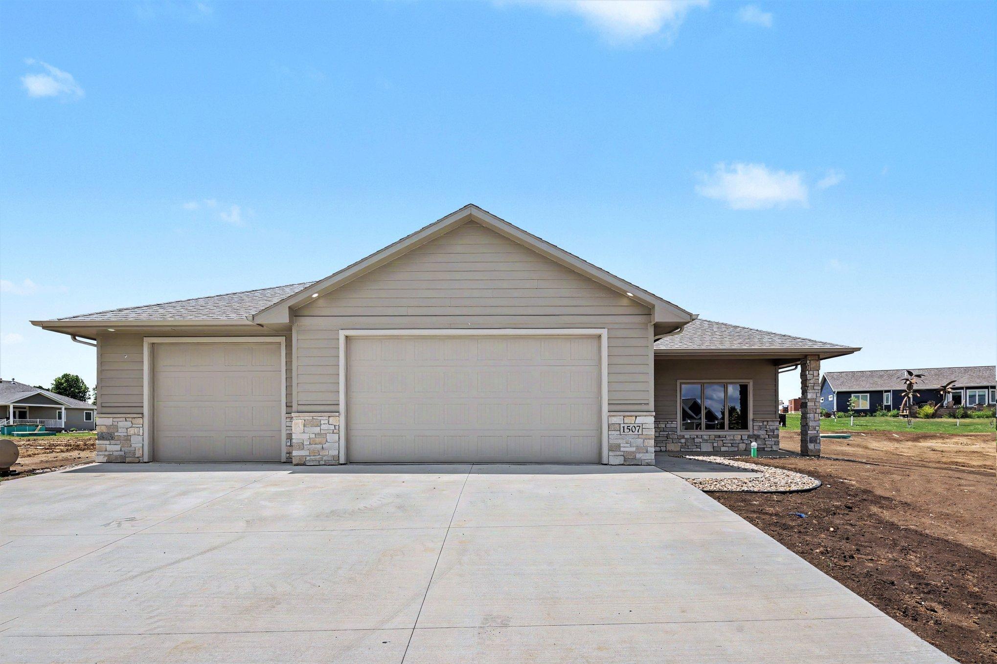 1507 Buffalo Ridge Drive Luverne, MN 56156 - Photo 2 of 27