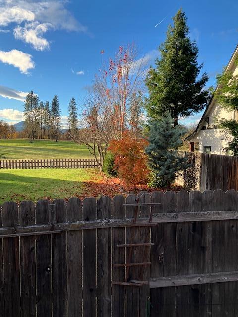 16 Portabello Way Eagle Point, OR 97524 - Photo 9 of 43 a view of a fence
