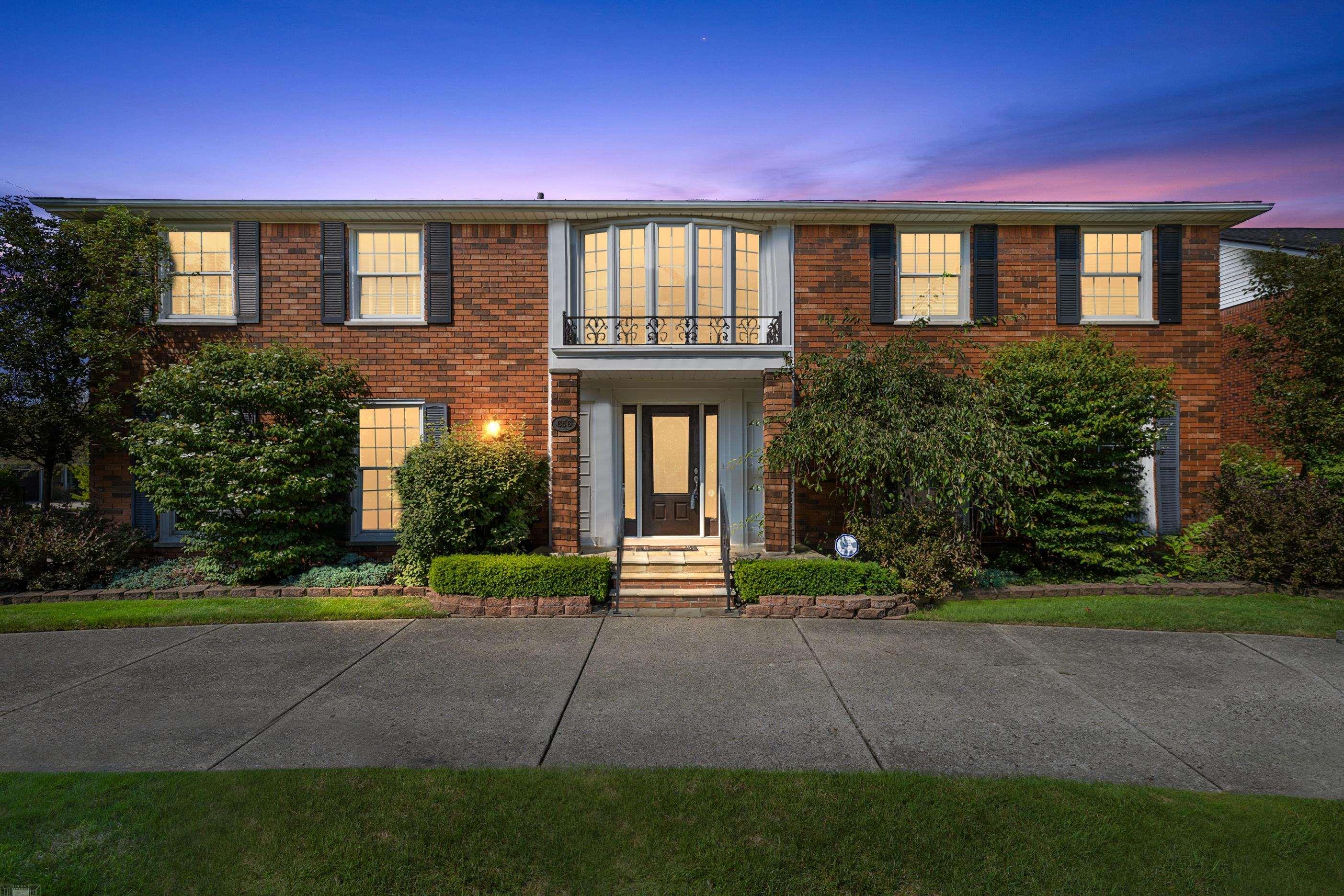 656 Canterbury Road Grosse Pointe Woods, MI 48236 - Photo 1 of 77