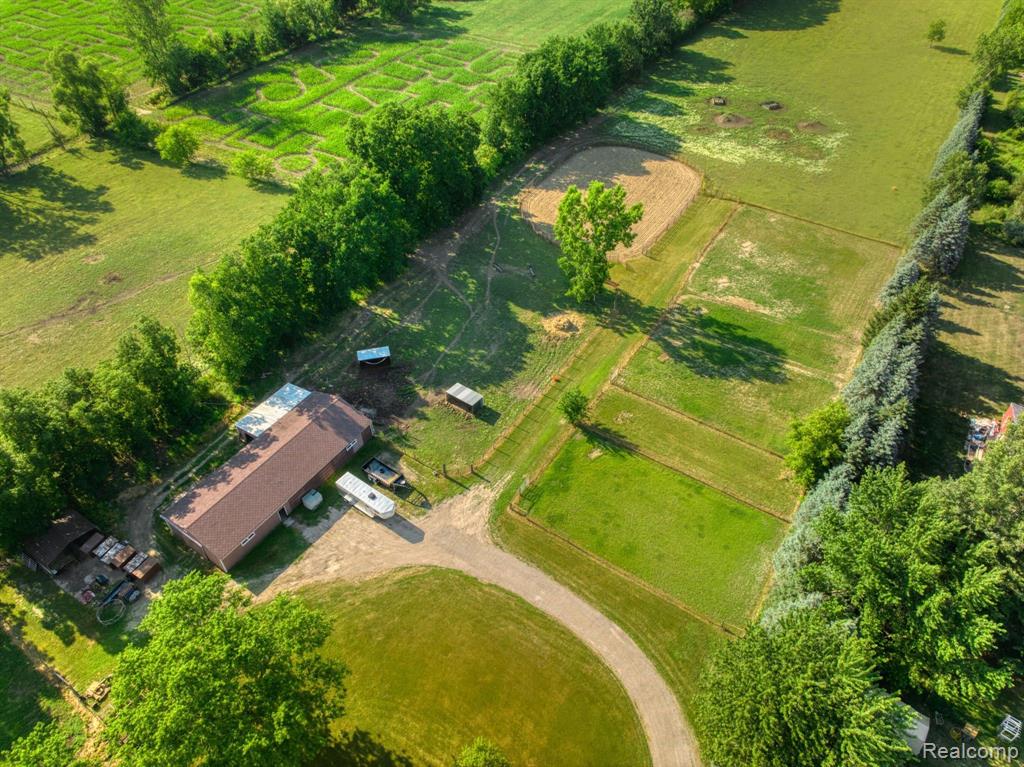 11141 East Potter Road Davison, MI 48423 - Photo 32 of 43