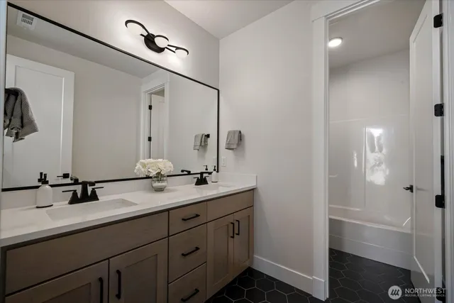 $999,950 | 7440 West 22nd Place, Kennewick, WA 99338