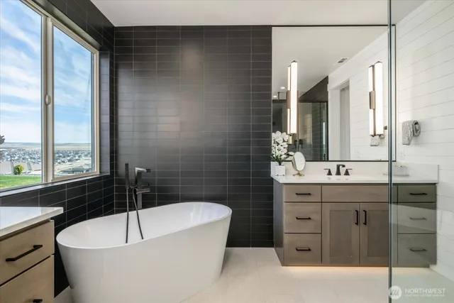 $999,950 | 7440 West 22nd Place, Kennewick, WA 99338